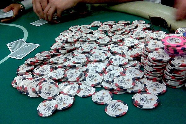 Những Cách Nghĩ Sai Trong Poker (Phần 3): Quá Chú Trọng Đến Pot Lớn